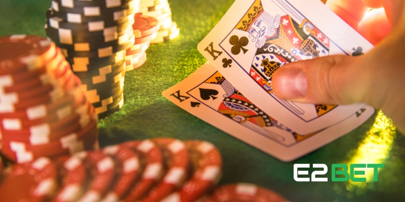 Poker E2BET: Hướng Dẫn Cơ Bản Dành Cho Người Mới Chơi 1 Poker E2BET là gì?